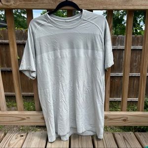 Lululemon Men’s swiftly tee size XL